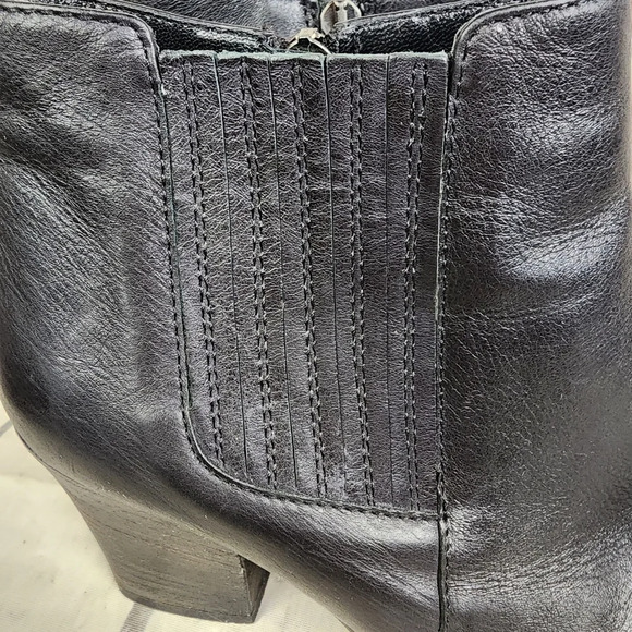 Aquatalia Black Leather Ankle Boot Side Zip Almond Toe Size 7 1/2 Made in Italy - Picture 3 of 11